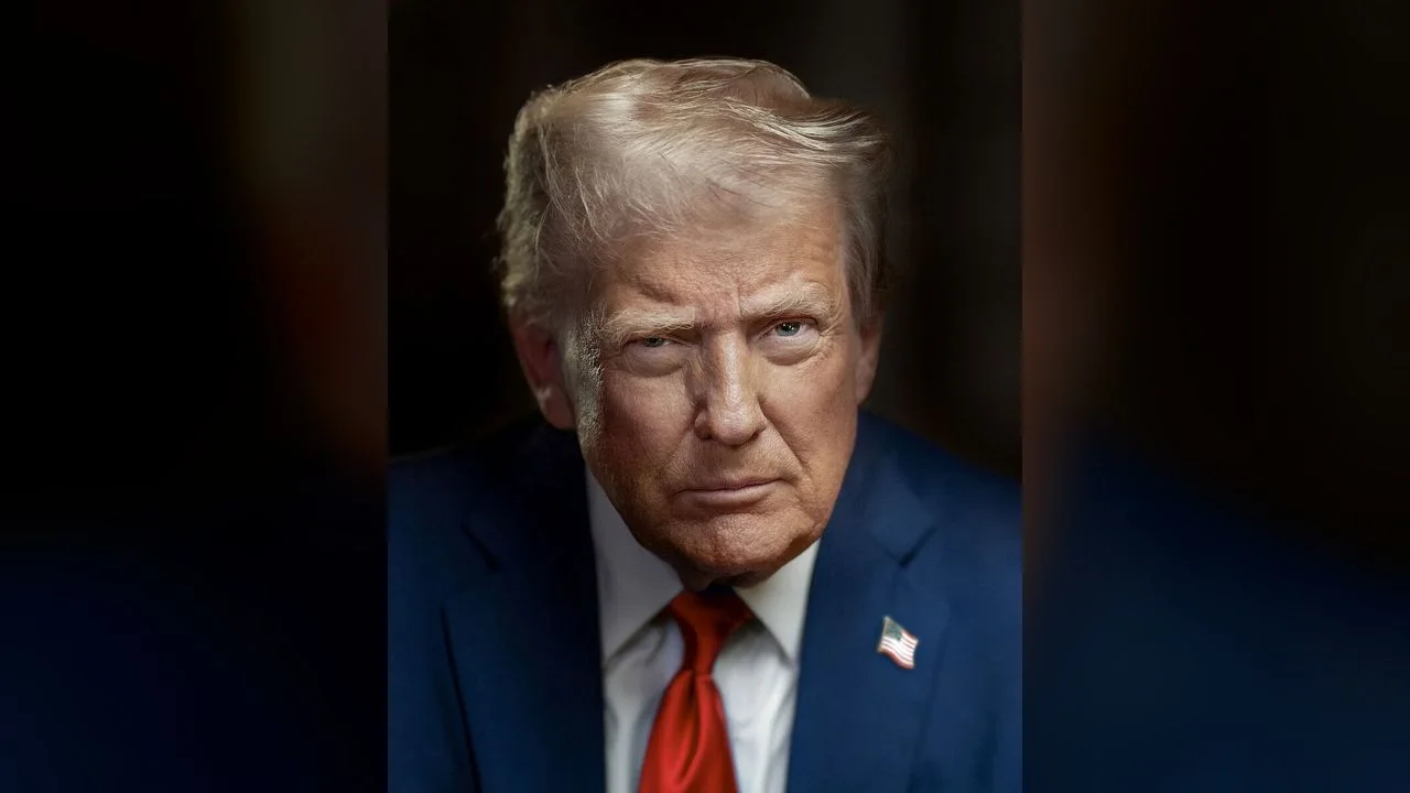 Official 2025 White House portrait of President Donald Trump.